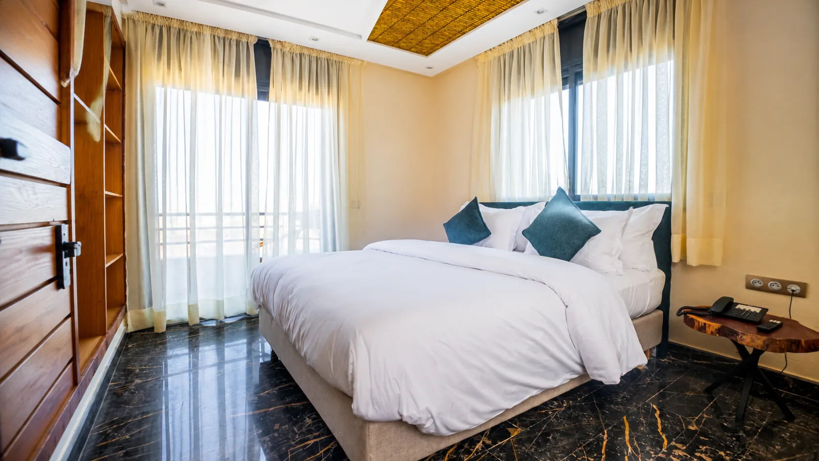Rooms & Suites at Hotel Paradise KMA